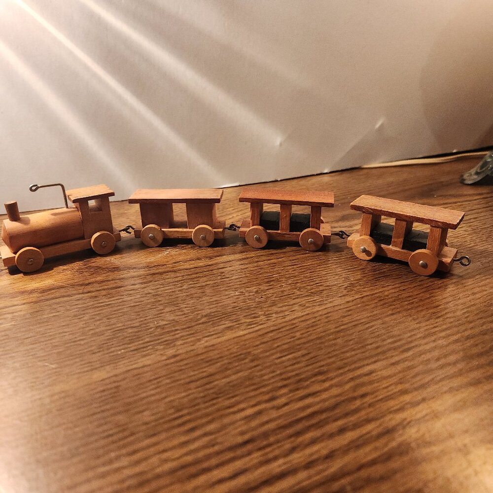 Vintage Loquai Halzkunst Handmade Wooden Train